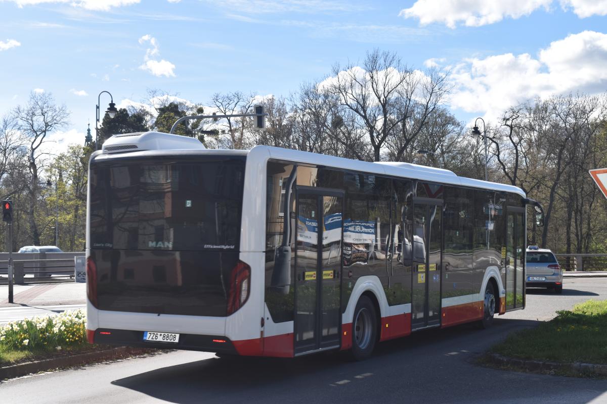 V Kroměříži po Velikonocích vyjedou nové hybridní autobusy 