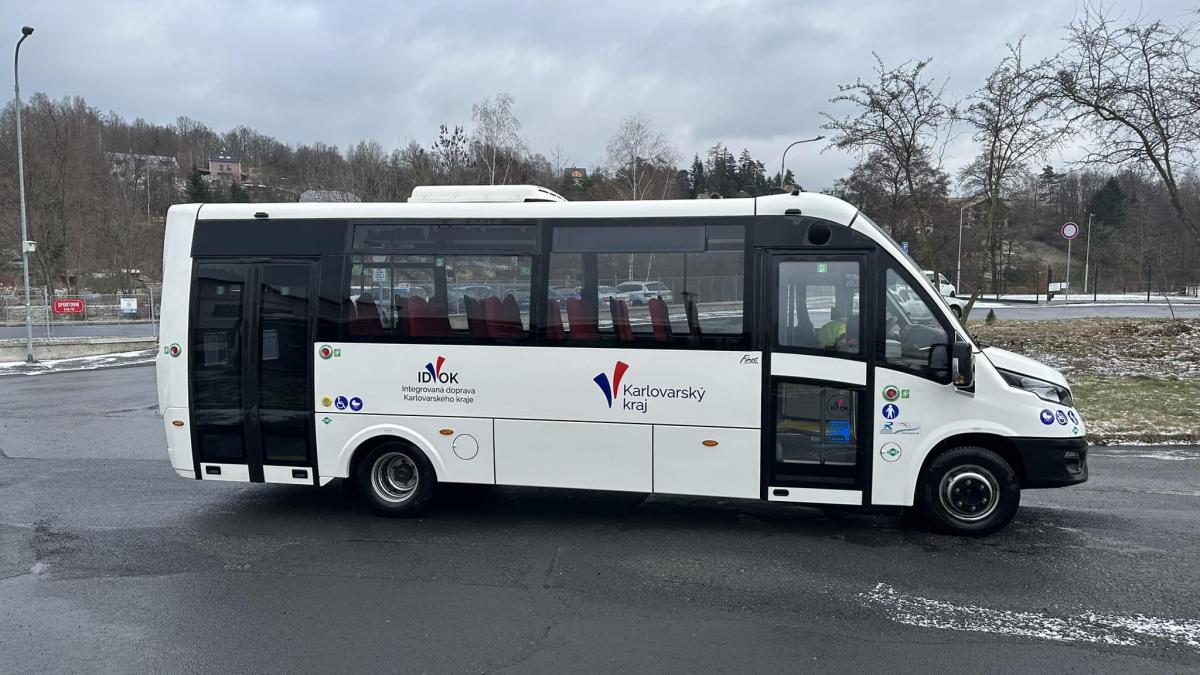 Karlovarský kraj koupí větší autobusy