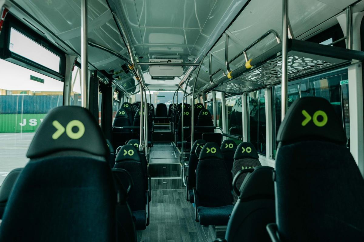Na ostrov Tenerife přijelo prvních 75 nových autobusů
