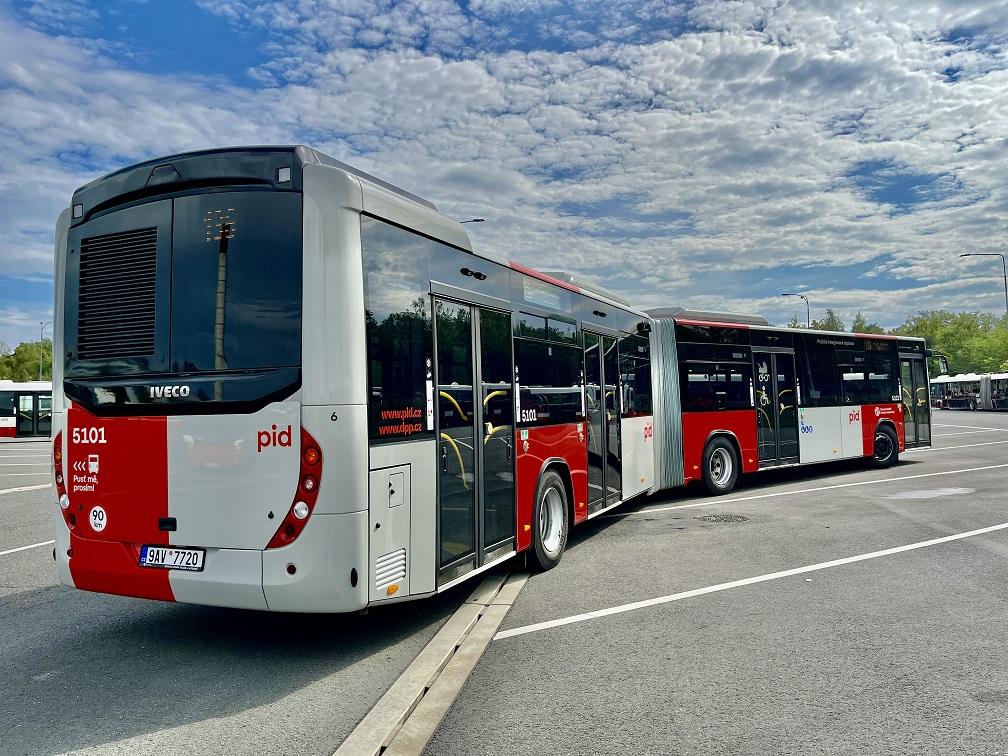 Pražský dopravní podnik shání skákací hrady ve tvaru tramvaje, autobusu a metra