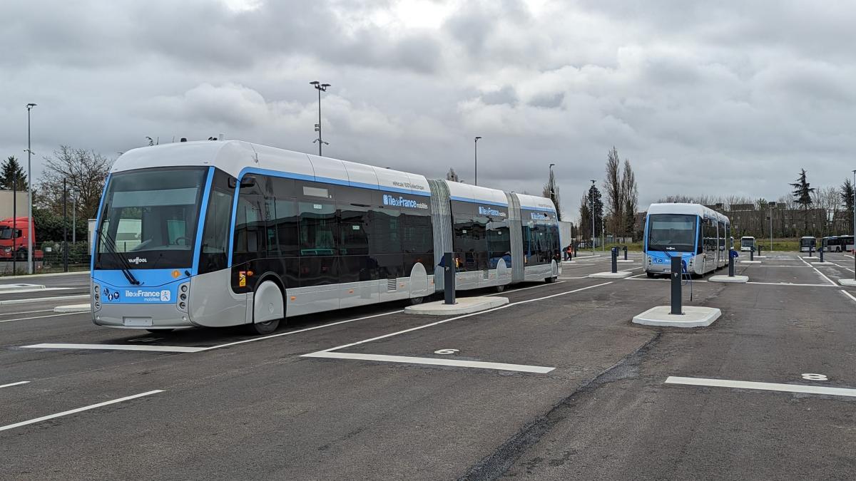 Belgického výrobce autobusů Van Hool převezmou VDL a Schmitz Cargobull