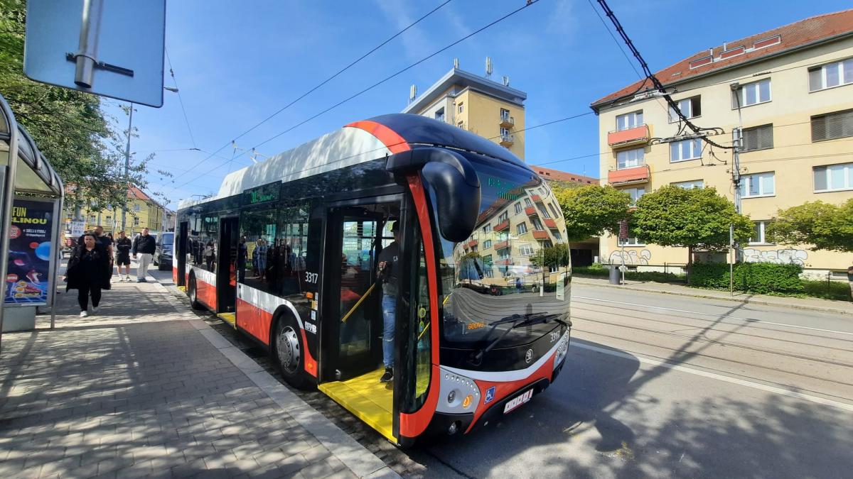 Místo autobusu trolejbus, v Brně sloučí linky 43 a 30