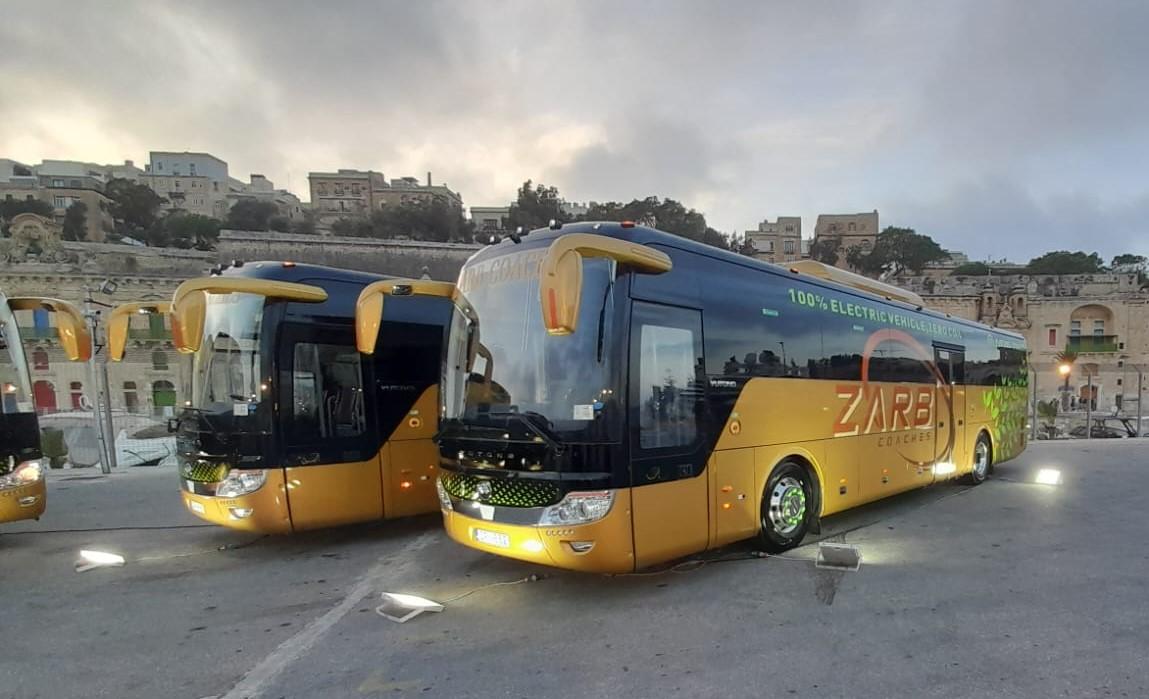 Na Maltě přepravují turisty elektrické autokary