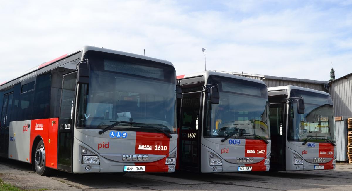 Všechny autobusové zastávky ve Středočeském kraji jen na znamení 