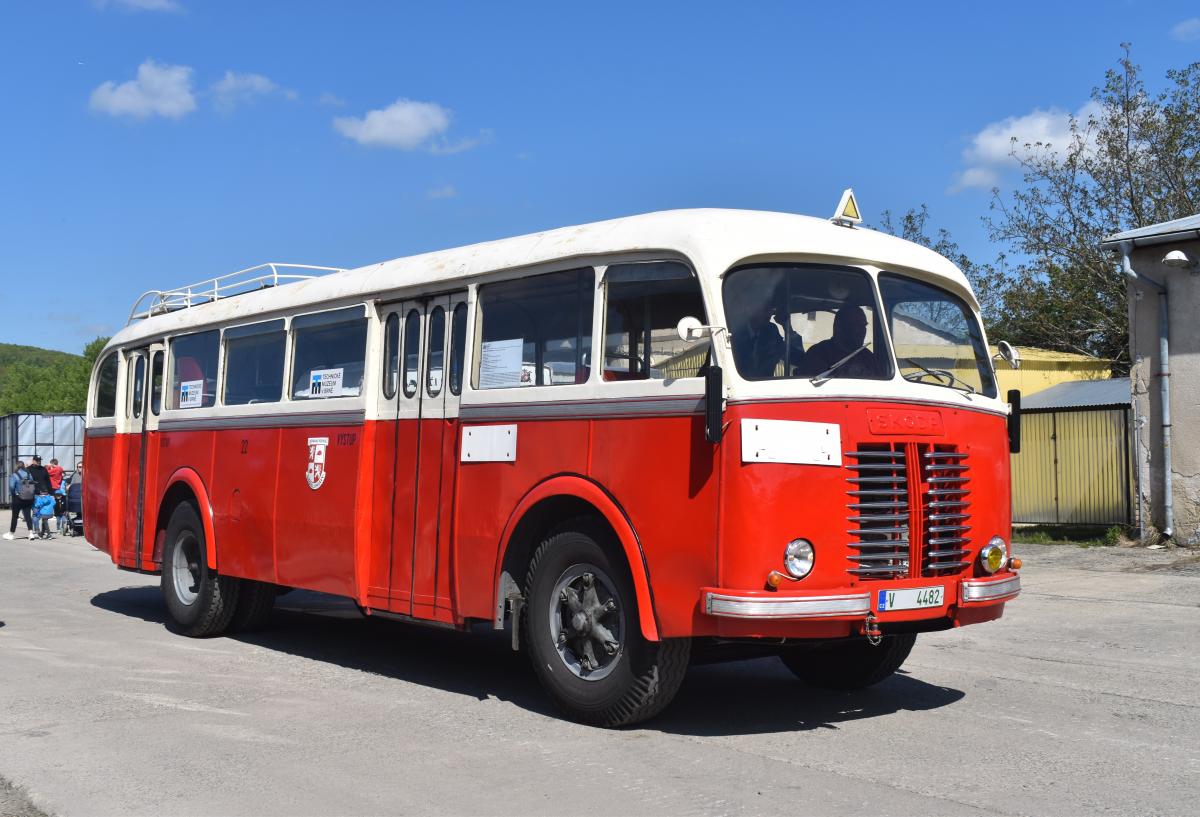 Přehlídka automobilové techniky v depozitáři TMB v Řečkovicích