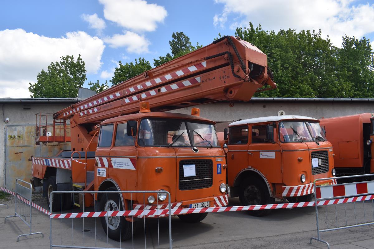 Přehlídka automobilové techniky v depozitáři TMB v Řečkovicích