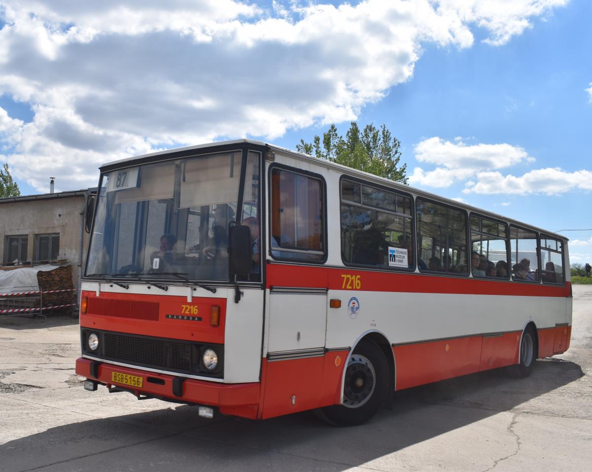 Přehlídka automobilové techniky v depozitáři TMB v Řečkovicích