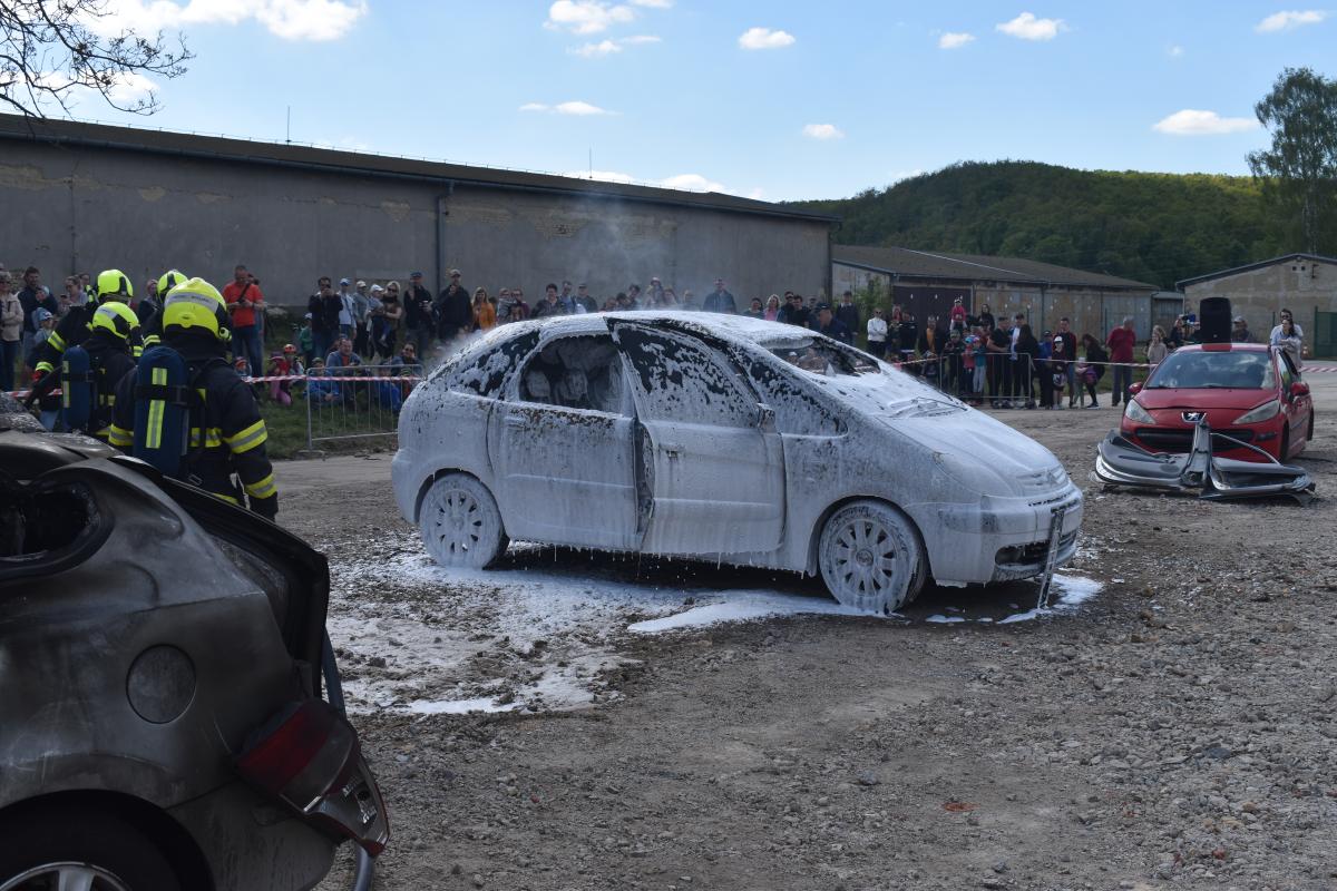 Přehlídka automobilové techniky v depozitáři TMB v Řečkovicích