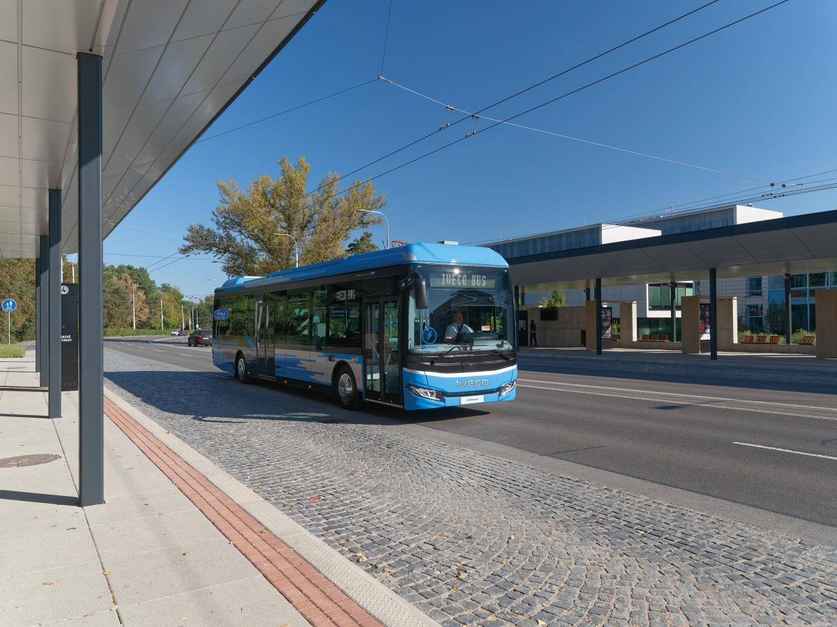 COMETT PLUS nasadí na linky z Tábora na Benešovsko elektrické CROSSWAY 