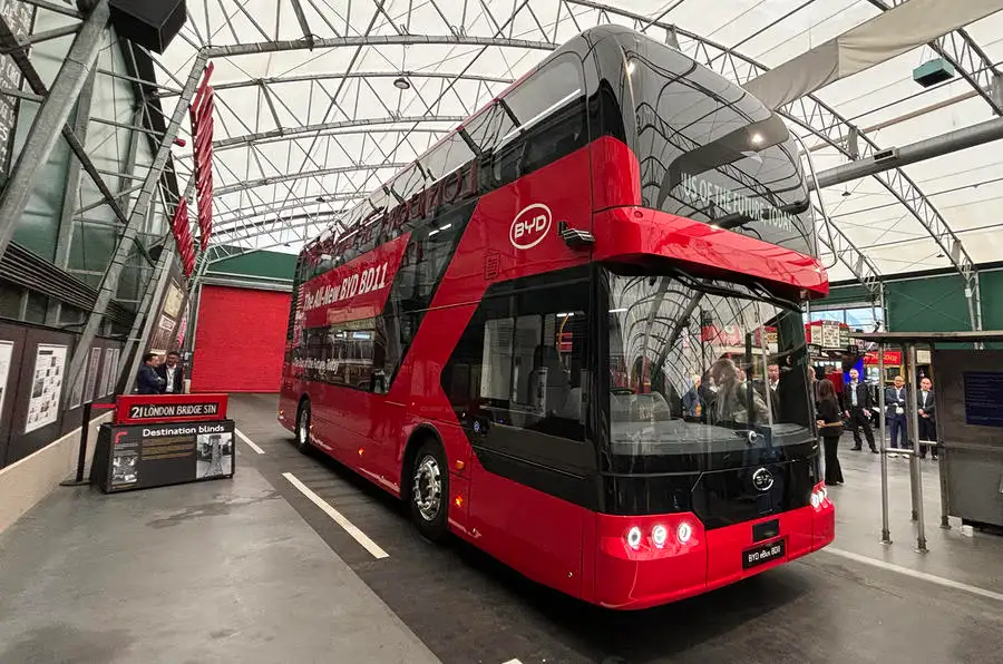 BYD představil v Londýně v premiéře elektrický double decker