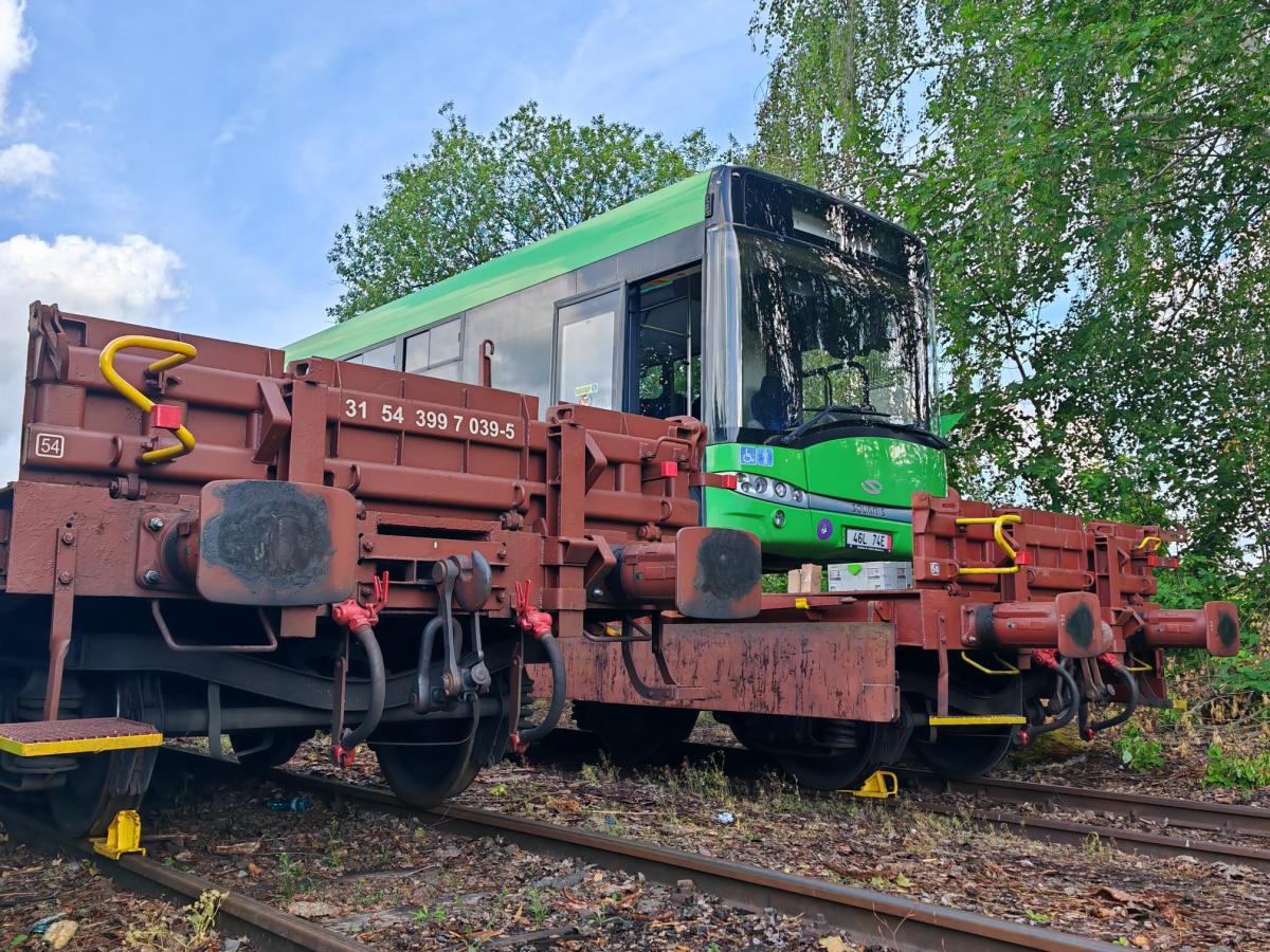 Středočeský kraj posílá na Ukrajinu dvanáct starších autobusů