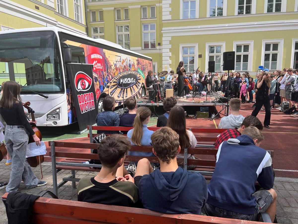 CROSSWAY jako mobilní koncertní prostor Music Bus