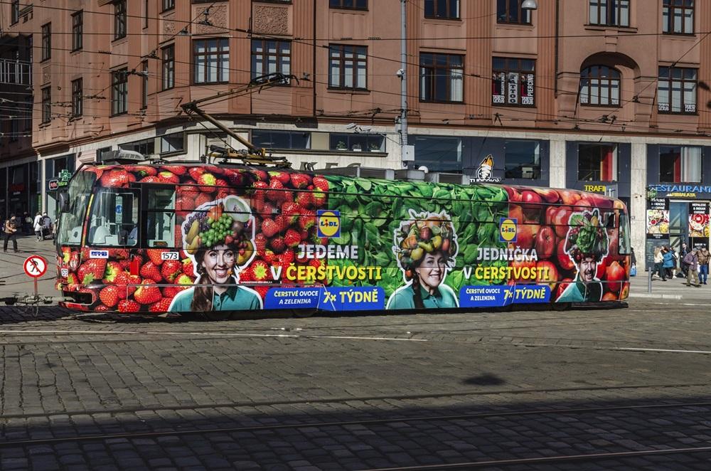 Hoši děkujem, tématická tramvaj jezdila v Brně 
