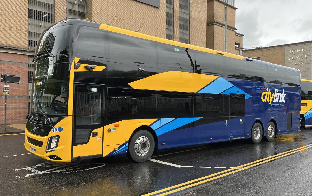 První double deckery Volvo 9700 ve Spojeném království