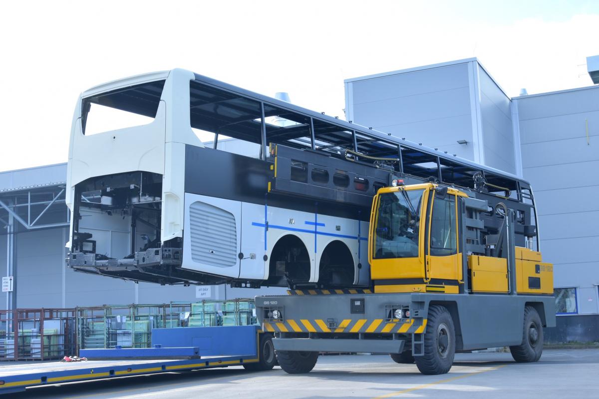 Karosérie autobusů Daimler se vyrábějí v Daimlerově ulici
