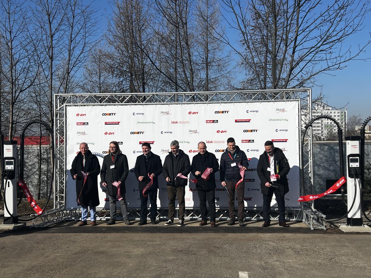 COMETT PLUS ukázal své moderní depo pro nabíjení elektrobusů 