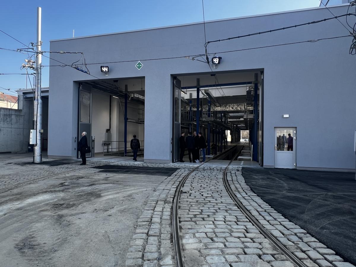 Do pražské hloubětínské vozovny se 21. března vrací tramvaje