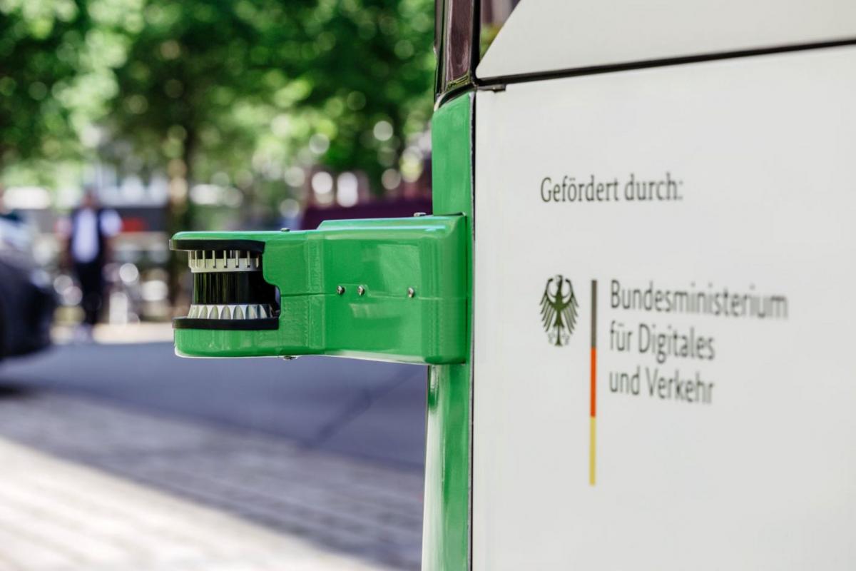 Autonomní autobus e-Atak získal povolení pro provoz v Německu