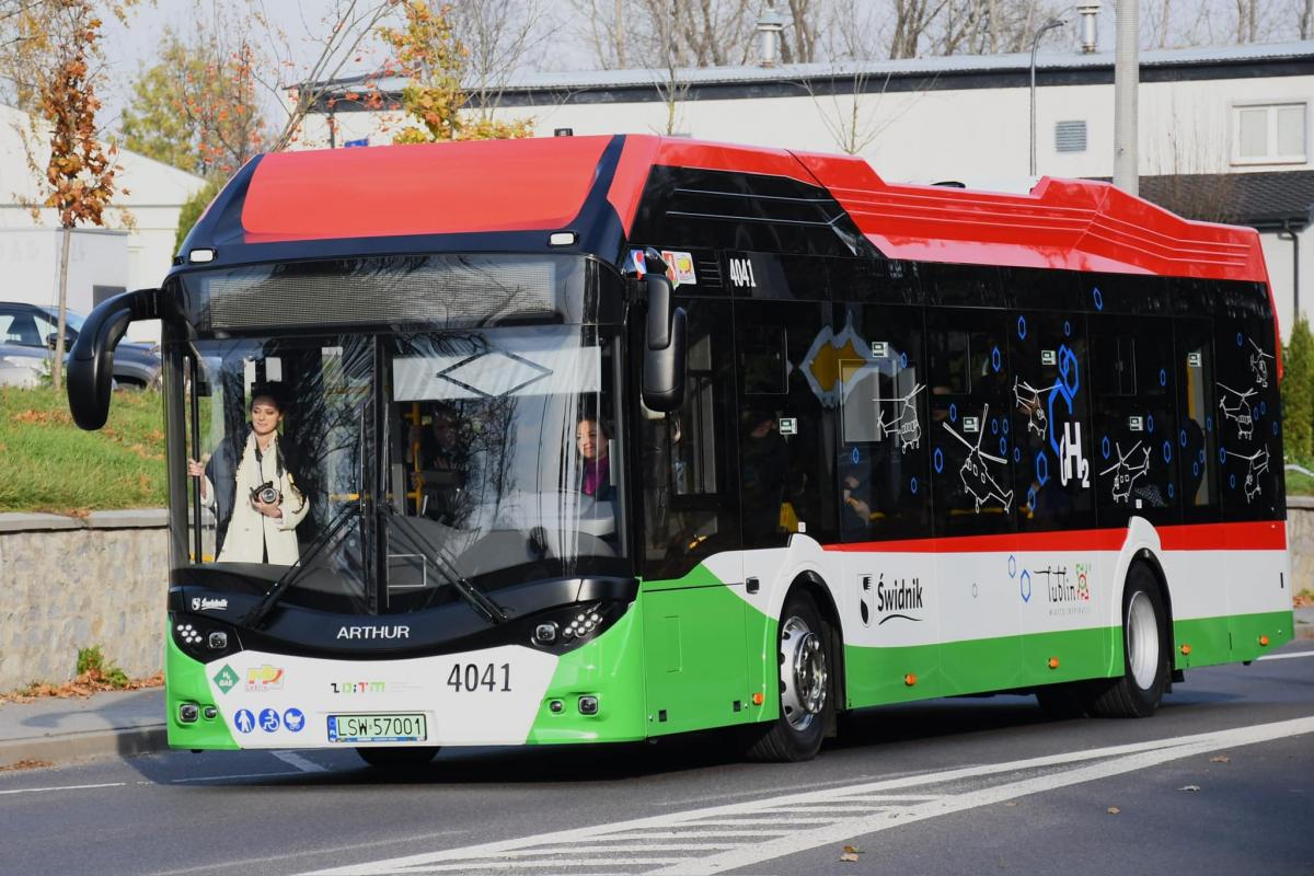 Arthur Bus dodá 20 autobusů H2 v Polsku a otevřel nový závod