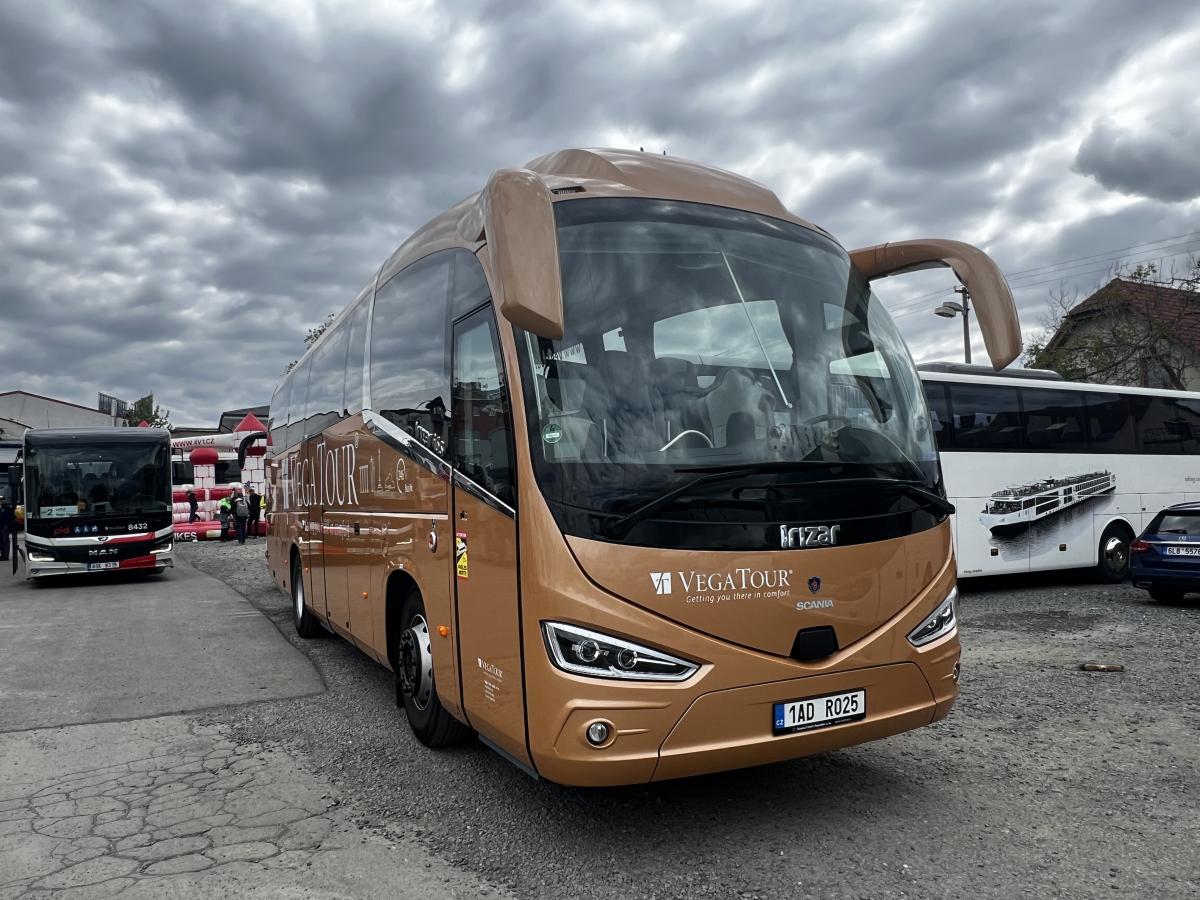 Autobusy v Praze na Letné a Vega Tour 17. května 2025