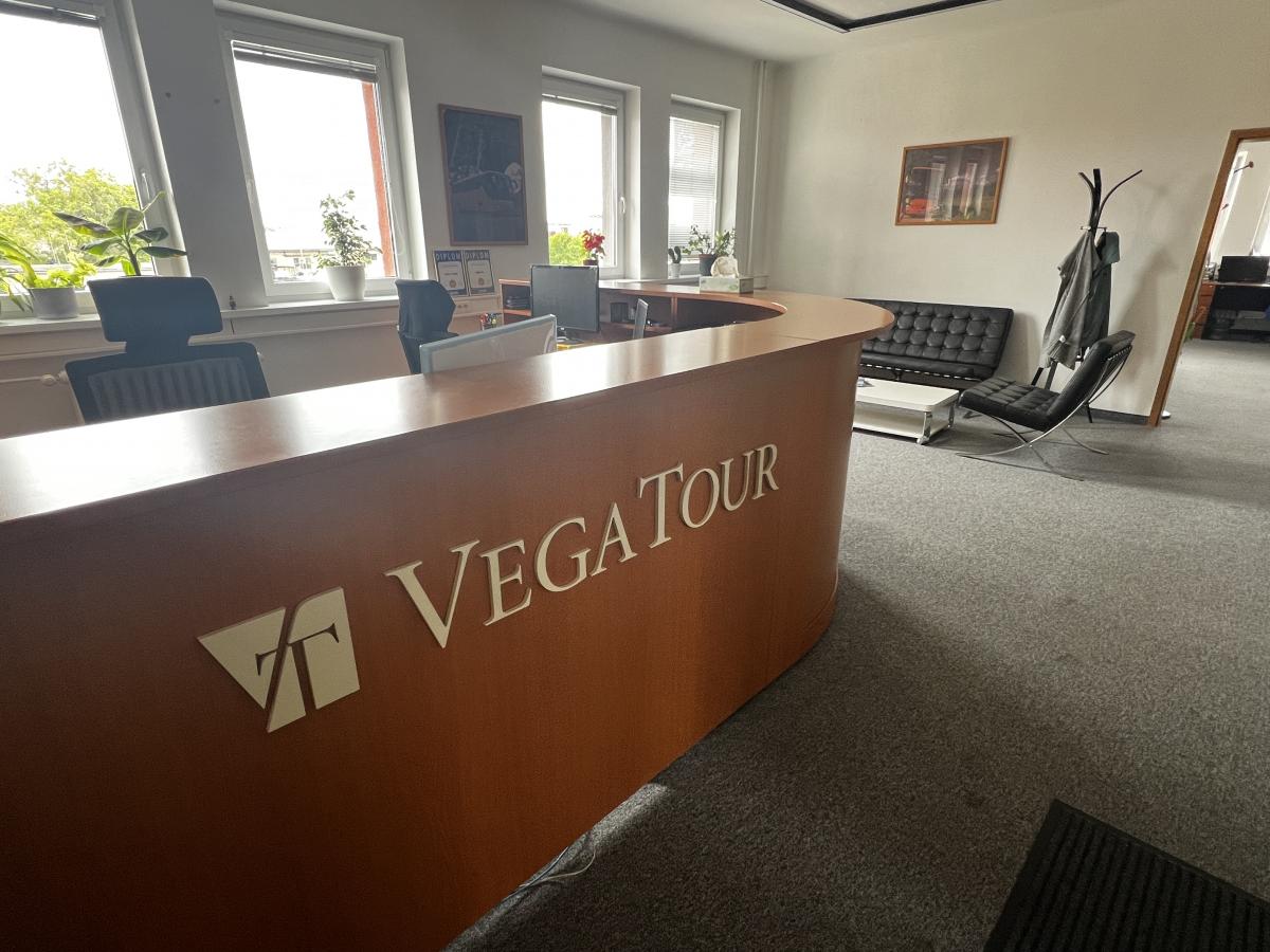Autobusy v Praze na Letné a Vega Tour 17. května 2025