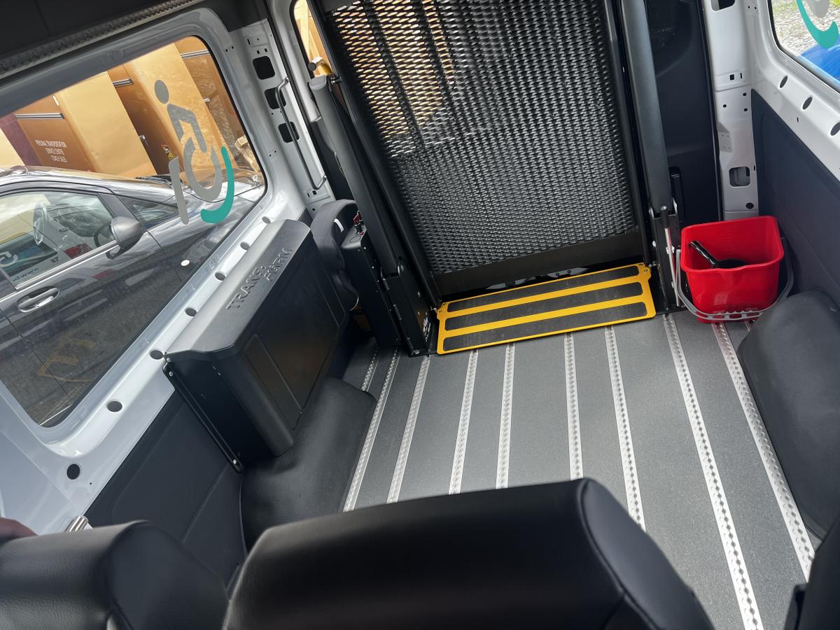 Autobusy v Praze na Letné a Vega Tour 17. května 2025