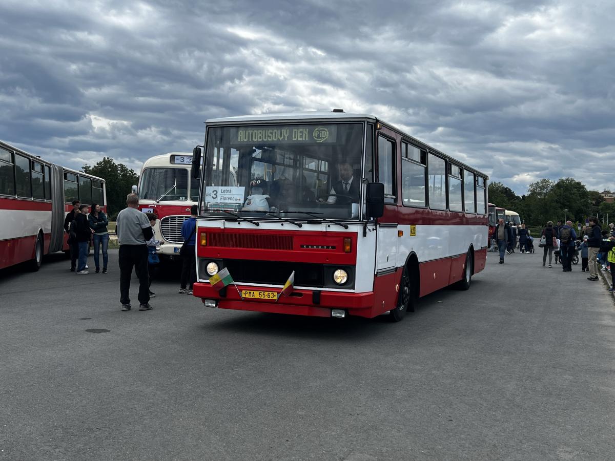 Autobusy v Praze na Letné a Vega Tour 17. května 2025
