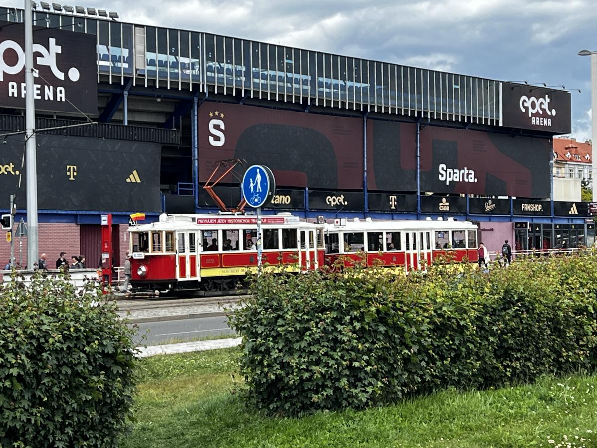 Autobusy v Praze na Letné a Vega Tour 17. května 2025