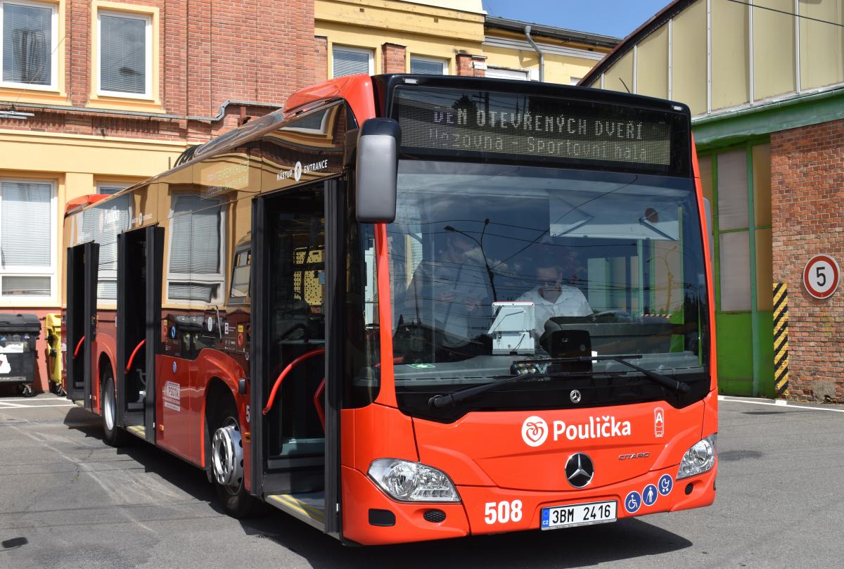 Na den otevřených dveří přišlo do vozovny DSZO téměř 7 500 návštěvníků