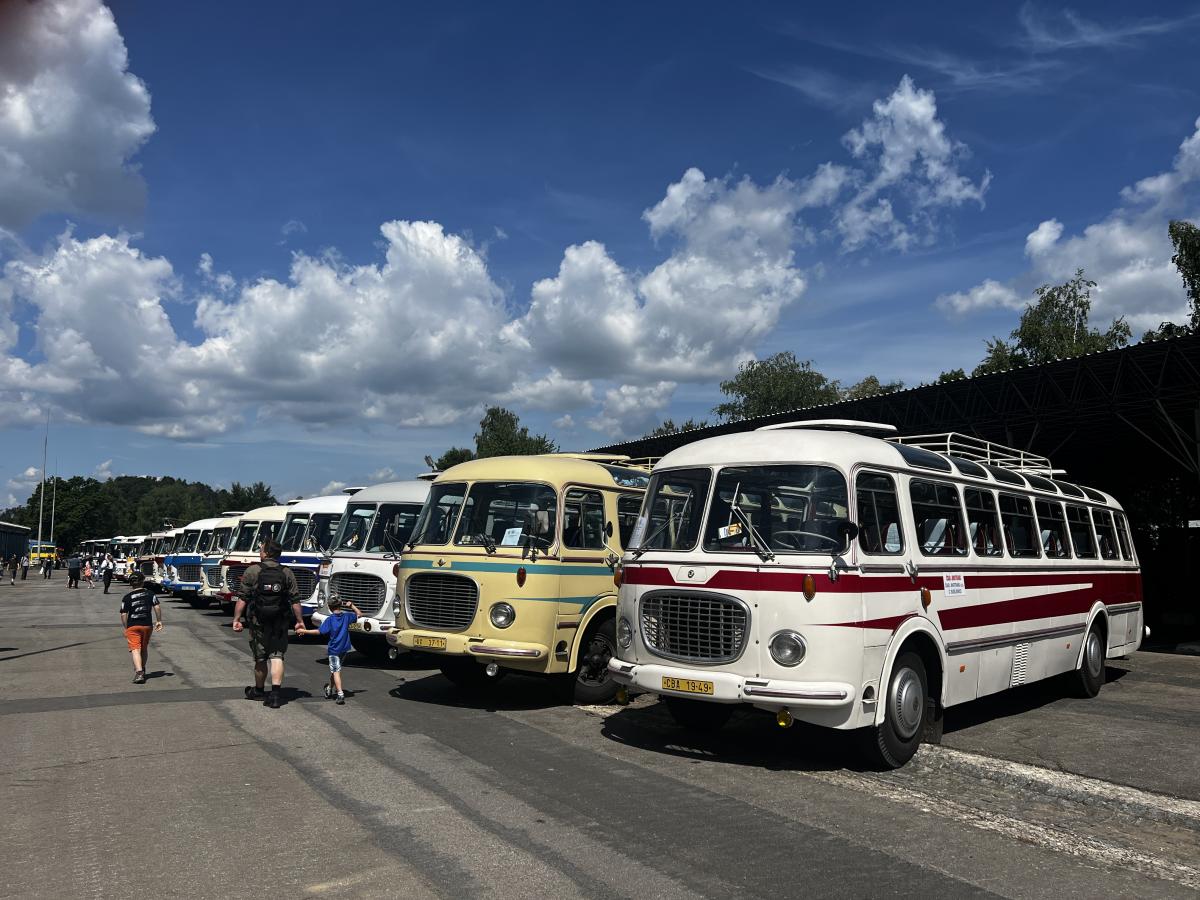 Ze srazu historických autobusů v Lešanech 2025