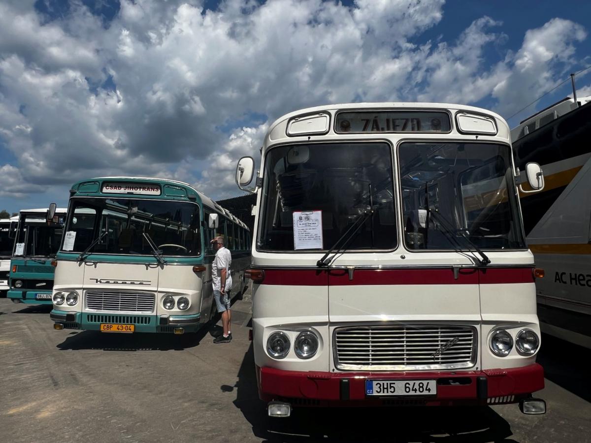 Ze srazu historických autobusů v Lešanech 2025