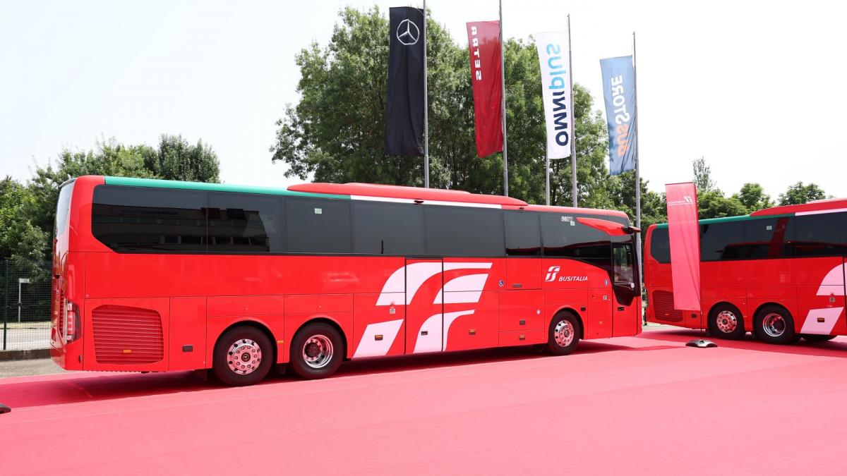 111 autobusů značek Mercedes-Benz a Setra pro Busitalia
