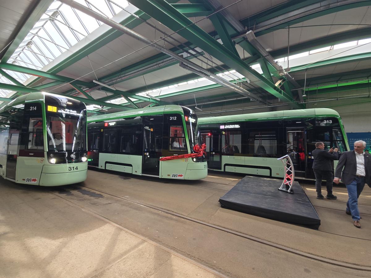 Nové tramvaje od Škodovky vyjely s cestujícími ve Frankfurtu nad Odrou
