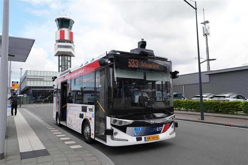 První autonomní autobus v Nizozemsku na veřejných komunikacích