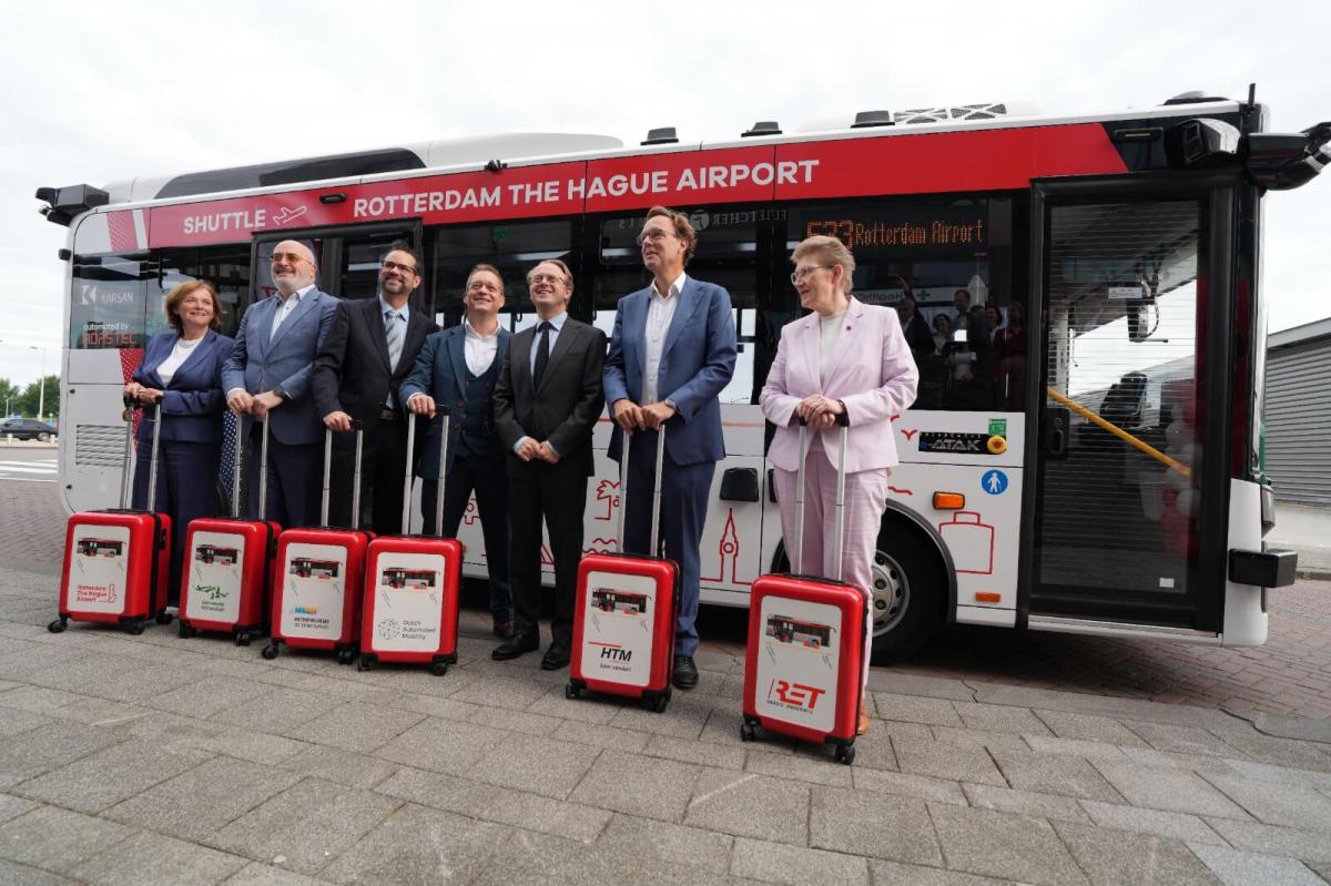 První autonomní autobus v Nizozemsku na veřejných komunikacích