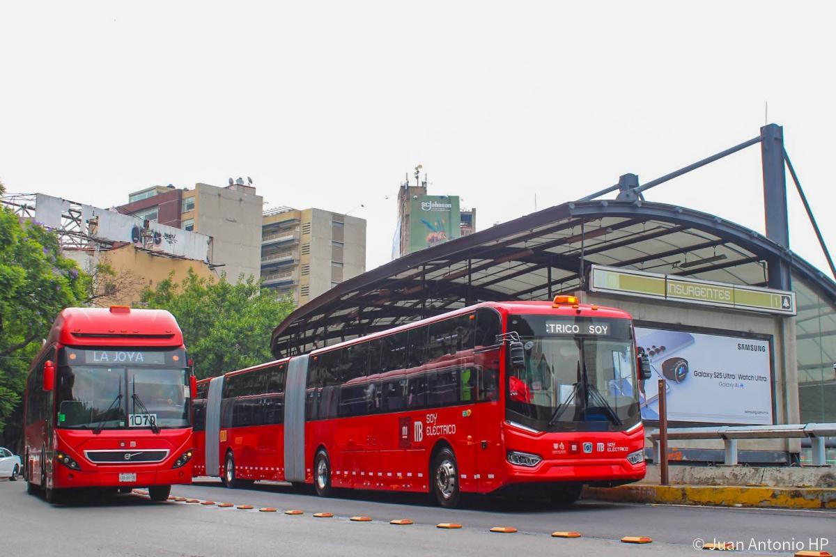Rychlá autobusová síť v Mexico City slaví 20 let