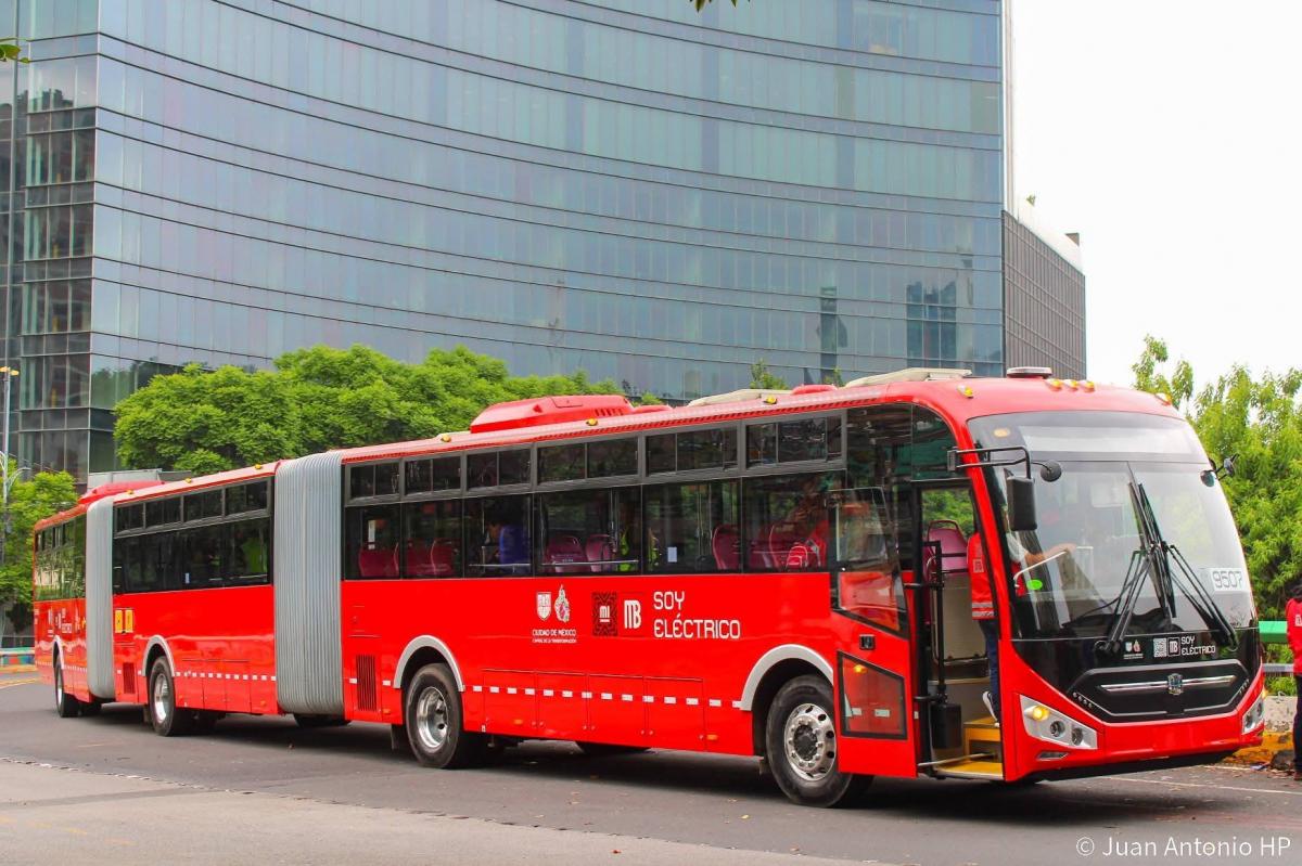 Rychlá autobusová síť v Mexico City slaví 20 let