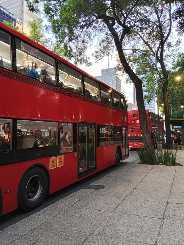 Rychlá autobusová síť v Mexico City slaví 20 let