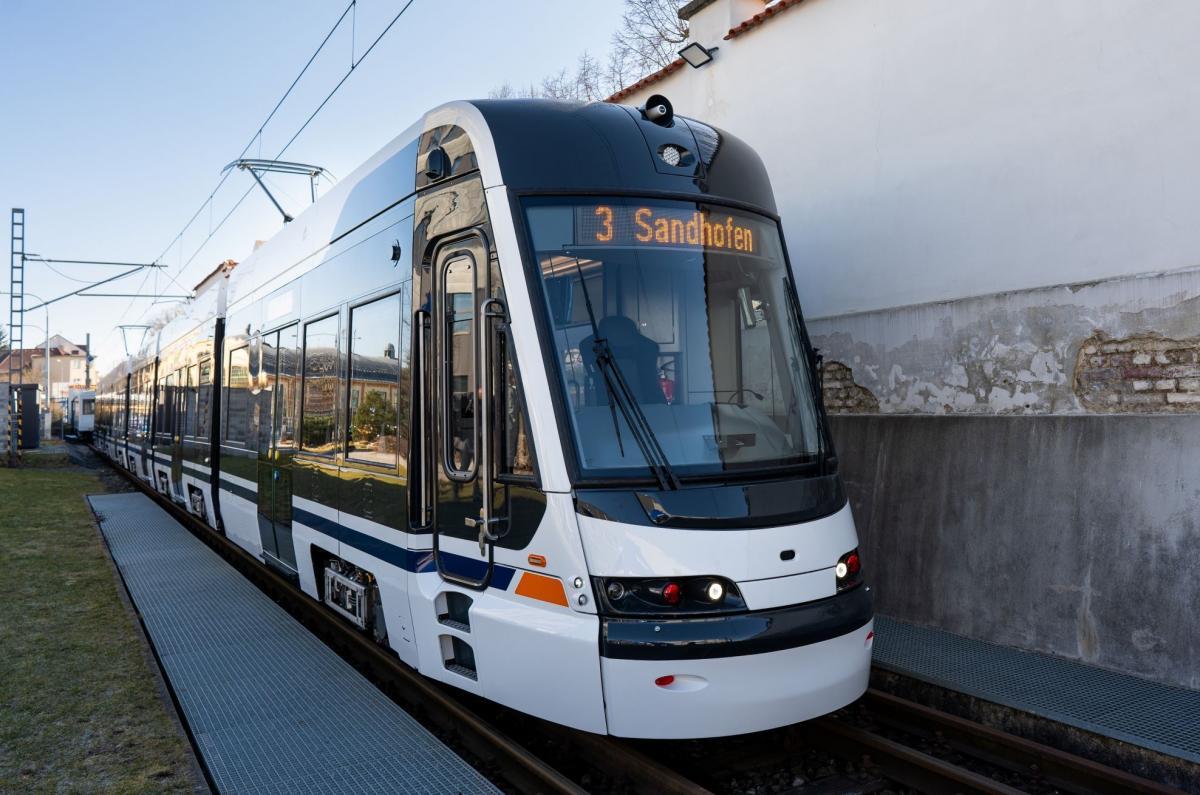 Z Plzně odjela do Německa poslední 60metrová tramvaj Škoda 38T 