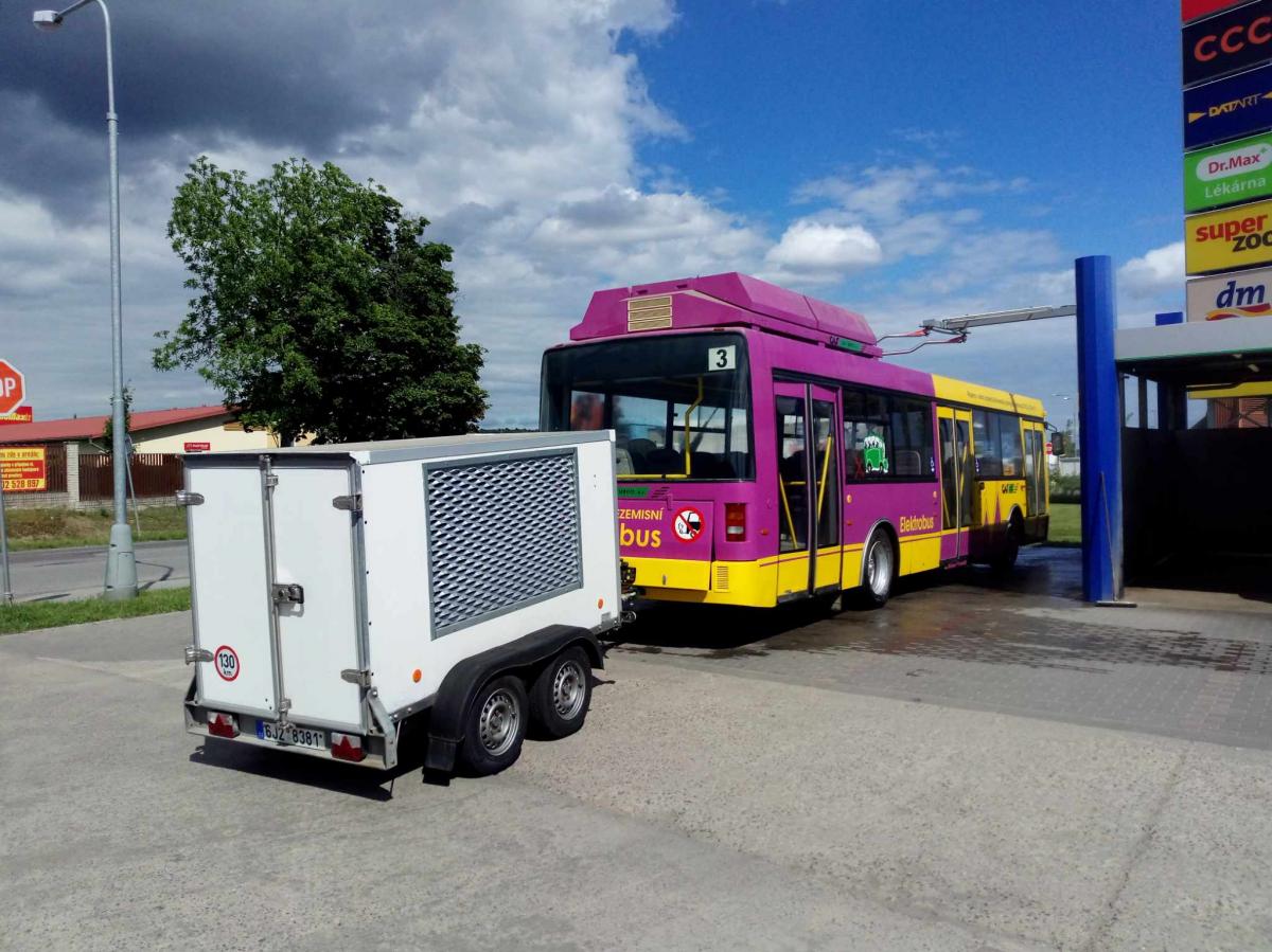 Poslední prázdninový víkend se můžete ve Strašicích svézt unikátním elektrobusem