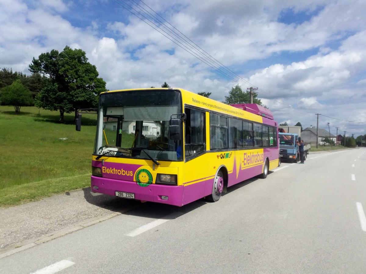 Poslední prázdninový víkend se můžete ve Strašicích svézt unikátním elektrobusem