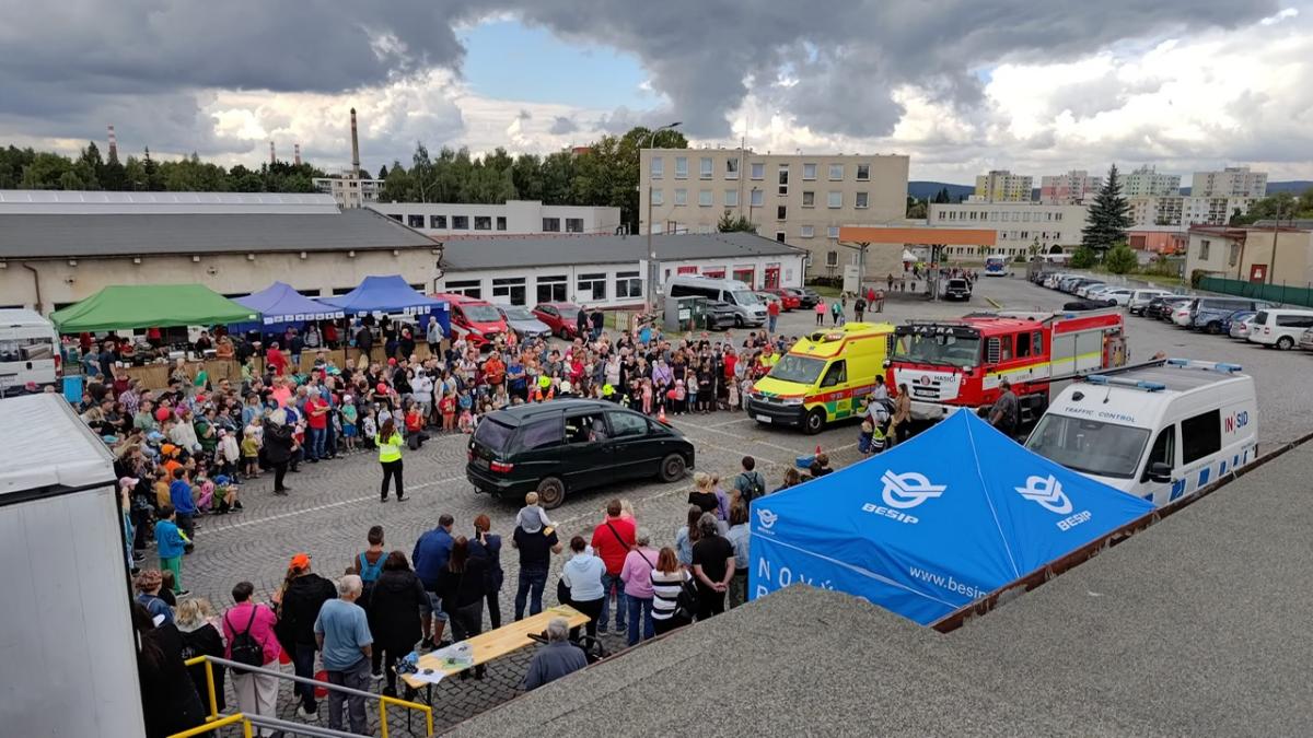 Ve ZDARU jezdil na Dni otevřených dveří i autonomní minibus