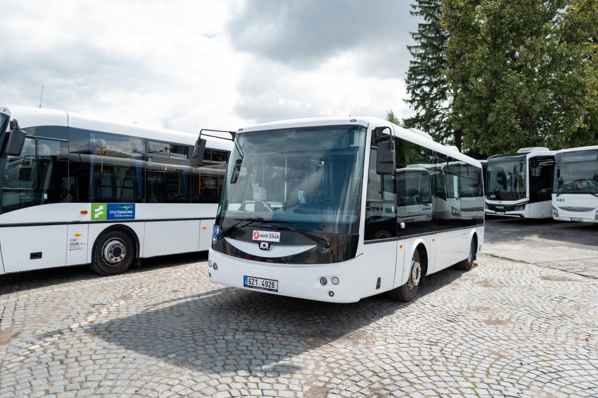 Ve ZDARU jezdil na Dni otevřených dveří i autonomní minibus