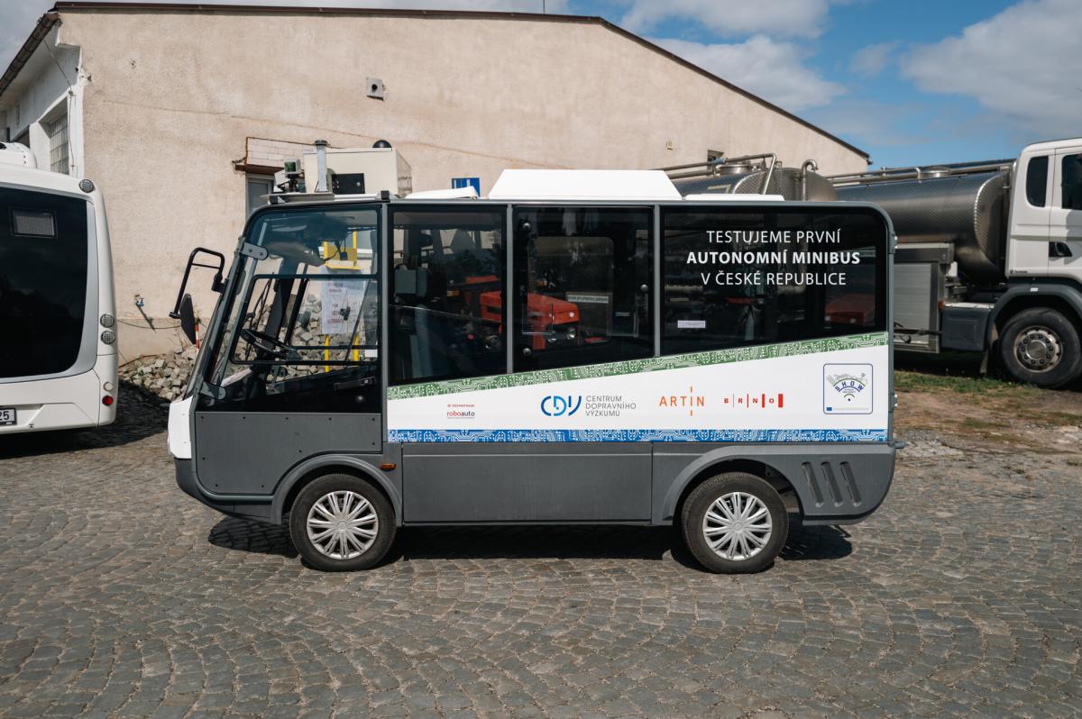 Ve ZDARU jezdil na Dni otevřených dveří i autonomní minibus