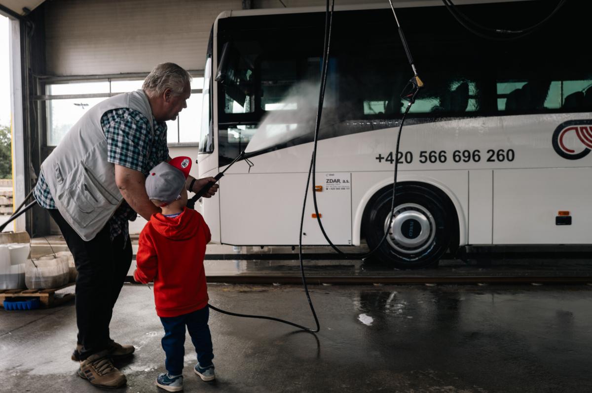 Ve ZDARU jezdil na Dni otevřených dveří i autonomní minibus