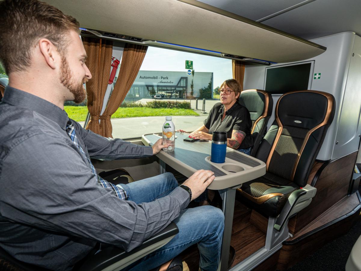 NEOPLAN Skyliner &quot;Auwärter Edition&quot; slaví na Busworld premiéru