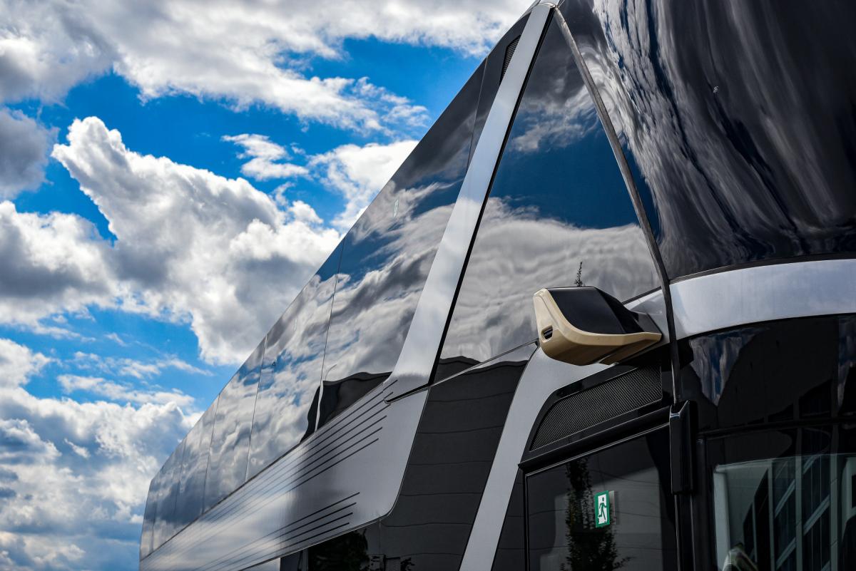 NEOPLAN Skyliner &quot;Auwärter Edition&quot; slaví na Busworld premiéru