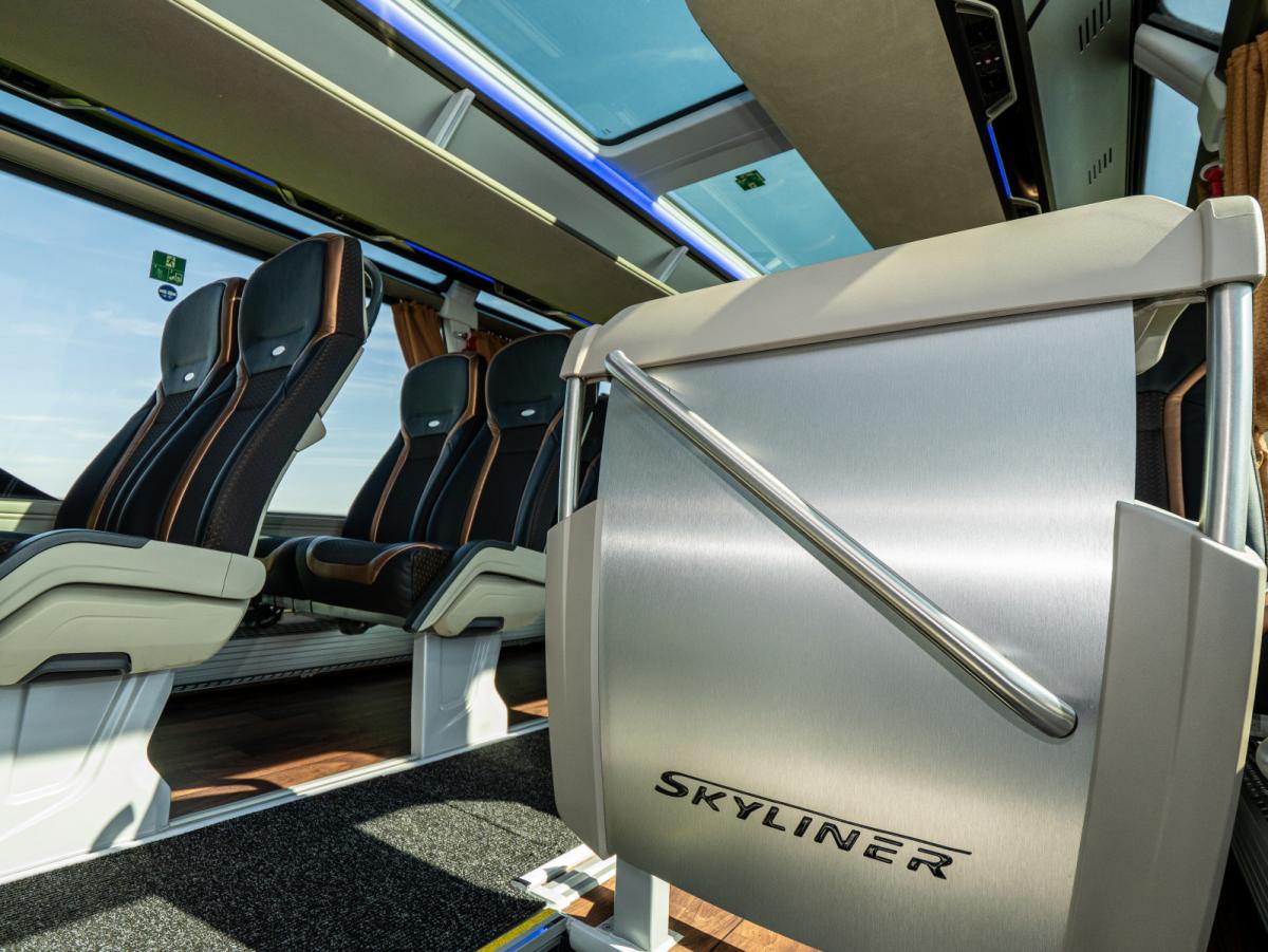 NEOPLAN Skyliner &quot;Auwärter Edition&quot; slaví na Busworld premiéru