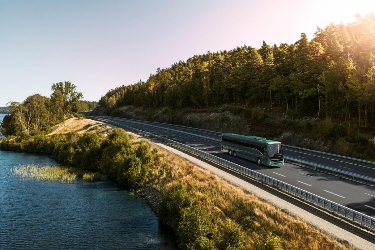 Volvo Buses uvádí na trh elektrický dálkový autokar 
