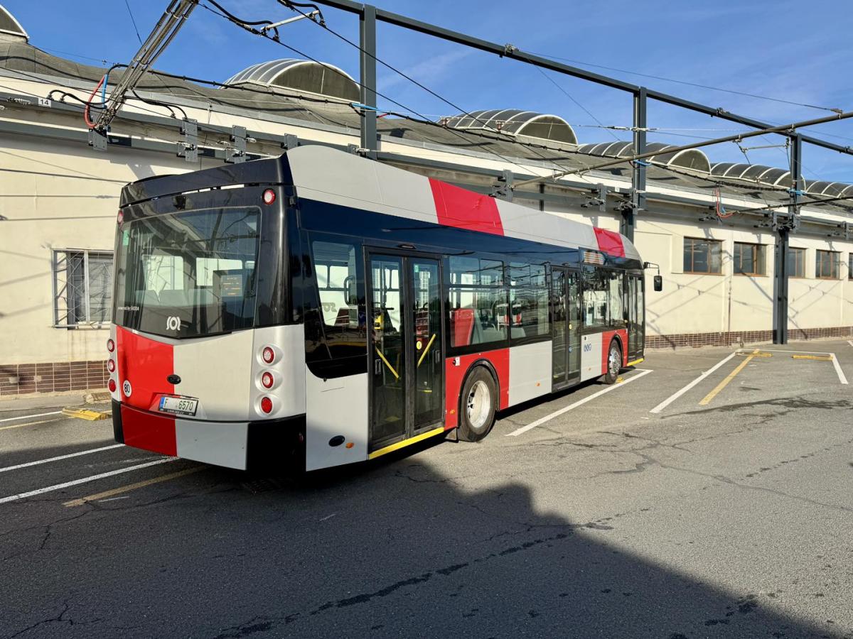 Elektrobus SOR ENS 12 je v Praze
